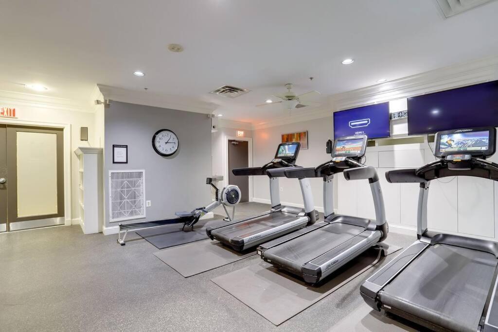 Fantastic 2 Bedroom Condo At Ballston With Gym 알링턴 외부 사진