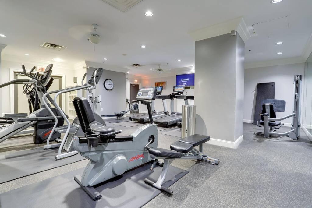 Fantastic 2 Bedroom Condo At Ballston With Gym 알링턴 외부 사진