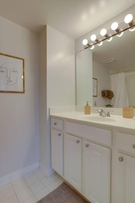 Fantastic 2 Bedroom Condo At Ballston With Gym 알링턴 외부 사진